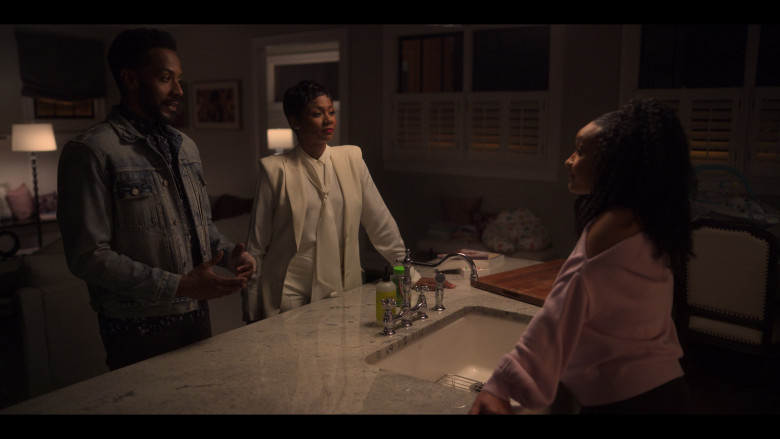 Mrs Meyer's Clean Day Soap in Reasonable Doubt S02E08 "Change the Game" (2024) - 581844