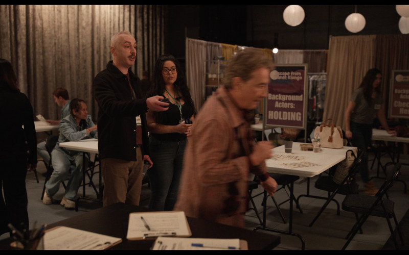 #907 – ProductPlacementBlog.com – Only Murders in the Building S04E09 (2024) – Product Placement Tracking (Timecode – 00h 15m 06s)