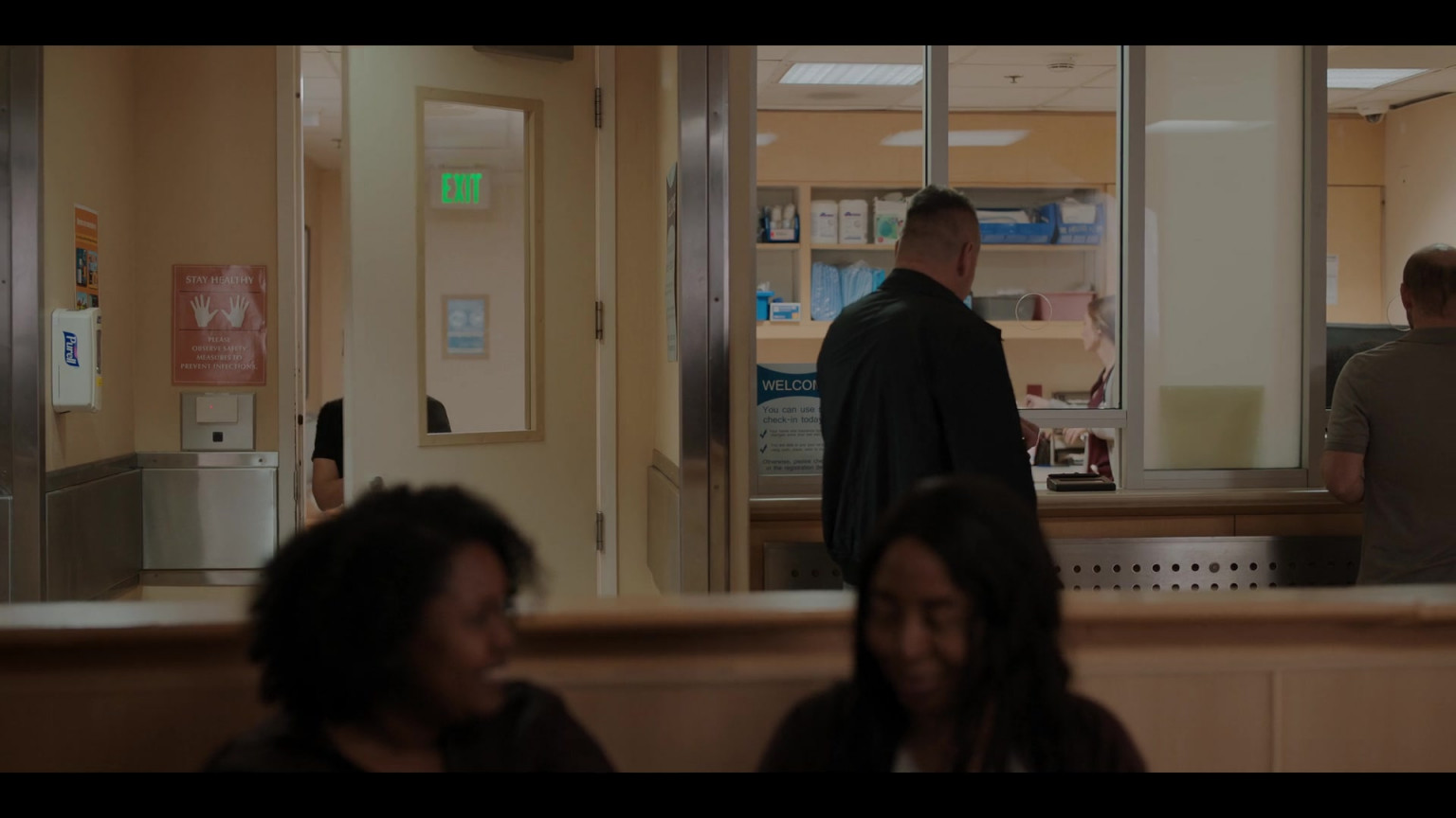 Purell Hand Sanitizer Dispenser In The Lincoln Lawyer S03E09 "Ghosts