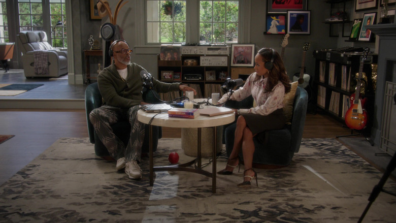 Nike Sneakers in Poppa's House S01E04 "School Days" (2024) - 616569