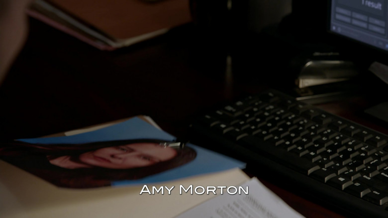 Microsoft Windows Logo (Keyboard) in Chicago P.D. S12E07 "Contrition" (2024) - 619667