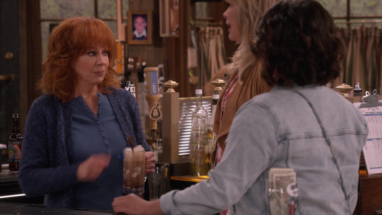 Tennessee Brew Works Beer, Yee-Haw Beer, Urban Hiker Lager, Malibu in Happy's Place S01E05 "Ladies' Night" (2024) - 622285