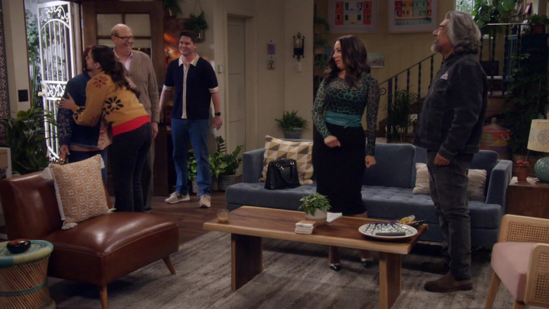 New Balance Sneakers in Lopez vs Lopez S03E03 "Lopez vs In-Laws" (2024) - 608466