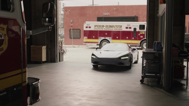 McLaren Sports Car in 9-1-1 - Lone Star S05E07 "Kiddos" (2024) - 616390