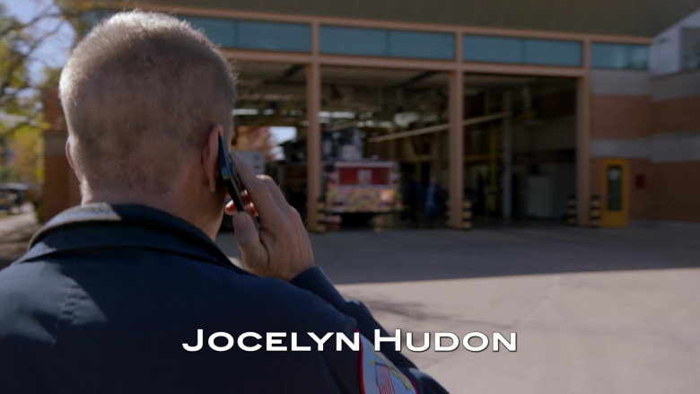 Apple iPhone Smartphone in Chicago Fire S13E08 "Quicksand" (2024) - 628575