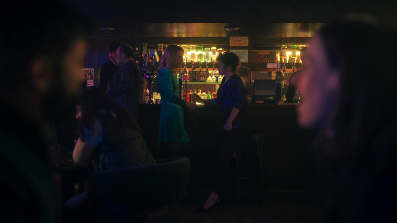 Martini, Cinzano, Bombay Sapphire, Wild Turkey, Jameson, Jagermeister, Heineken, Smirnoff, Baileys in The Devil's Hour S02E01 "DI Chambers" (2024) - 617400