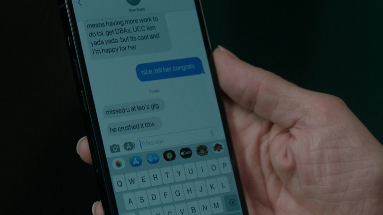 Apple iPhone Smartphones in Law & Order S24E06 "Time Will Tell" (2024) - 613387