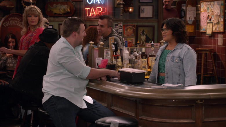 Yee-Haw Beer, Grey Goose Vodka, Jack Daniel's in Happy's Place S01E04 "Fish Fry Monday" (2024) - 615209