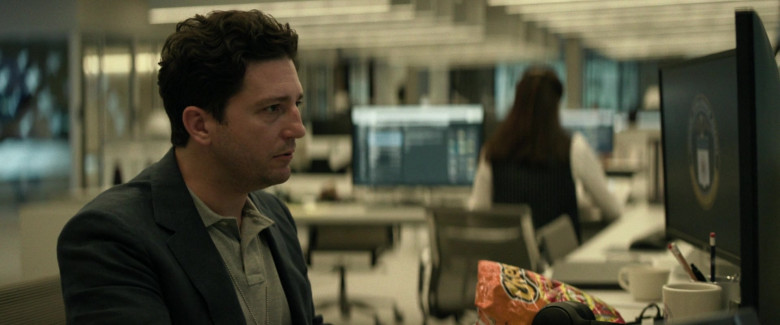 Cheetos Puffs in The Agency S01E01 "The Bends" (2024) - 637917