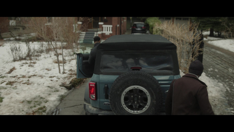 Ford Bronco Car in Cross S01E02 "Ride the White Horsey" (2024) - 619771