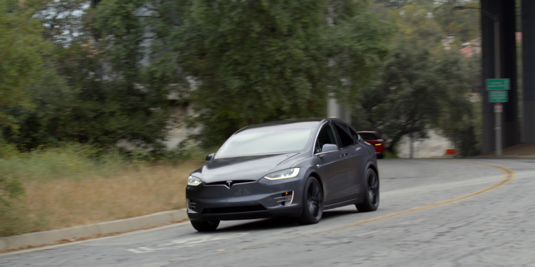 Tesla Model X Car in Shrinking S02E05 "Honesty Era" (2024) - 611215