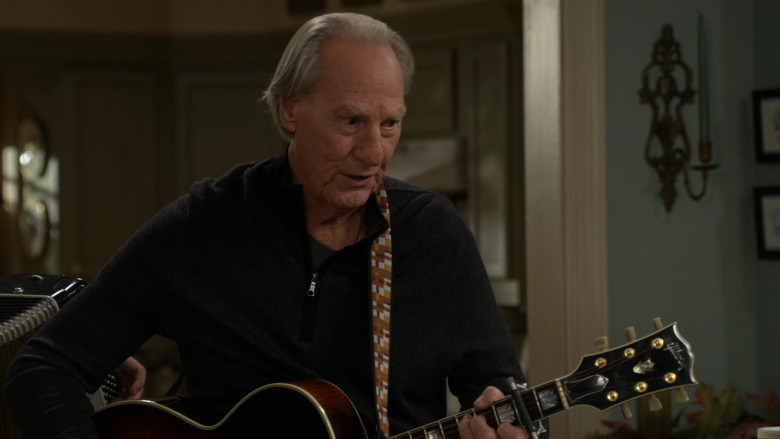 Gibson Guitar in Georgie & Mandy's First Marriage S01E05 "Thanksgiving" (2024) - 621127