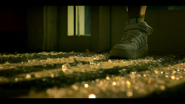 Adidas Sneakers in Outer Banks S04E07 "Mothers and Fathers" (2024) - 612197