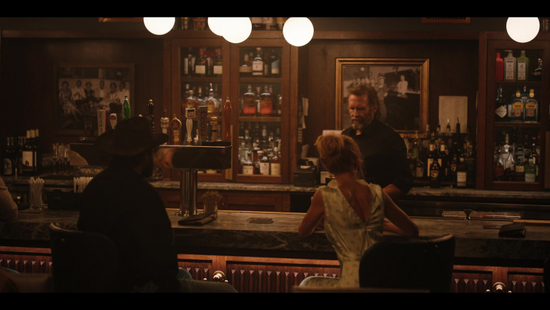 Michelob Ultra, Stella Artois, Modelo, Hamm's, Coors, Bulleit Bourbon, Seagram's Seven Crown, Baileys, Tanqueray Gin, Hendrick's Gin, Johnnie Walker in Yellowstone S05E10 "The Apocalypse of Change" (2024) - 624329