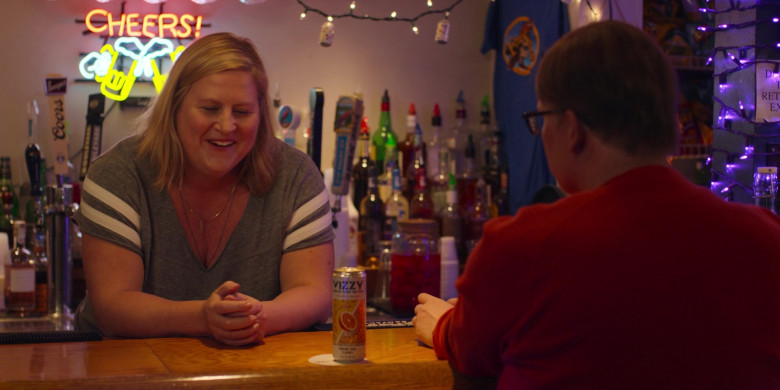 Coors Banquet and Vizzy Hard Seltzer in Somebody Somewhere S03E03 "Porch Lyfe" (2024) - 615498