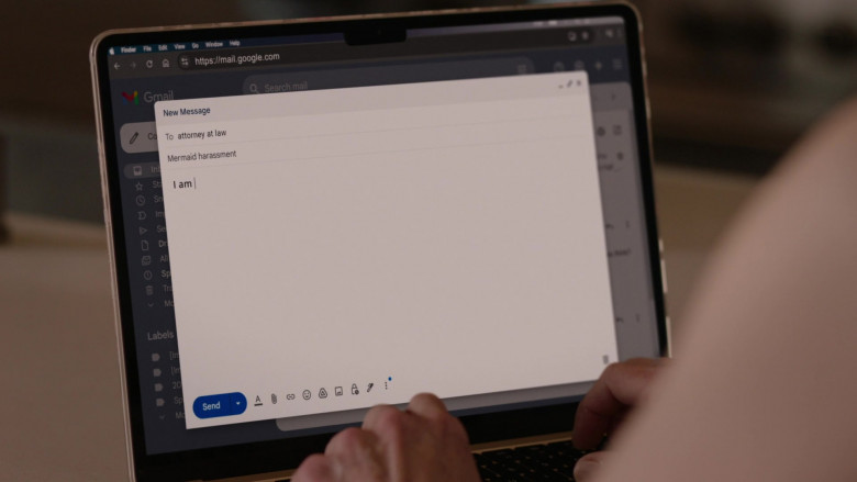 Apple MacBook, MacOS, Gmail in It's Florida Man S01E03 "Mermaids" (2024) - 607934