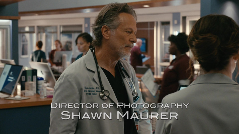 Apple Monitors in Chicago Med S10E06 (2024) - 611846