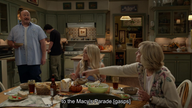 Macy's (Verbal) in Georgie & Mandy's First Marriage S01E05 "Thanksgiving" (2024) - 621227