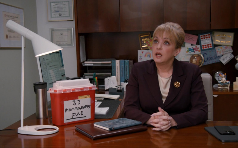 #1262 – ProductPlacementBlog.com – St. Denis Medical S01E01 (2024) – Product Placement Tracking (Timecode – 00h 21m 01s)