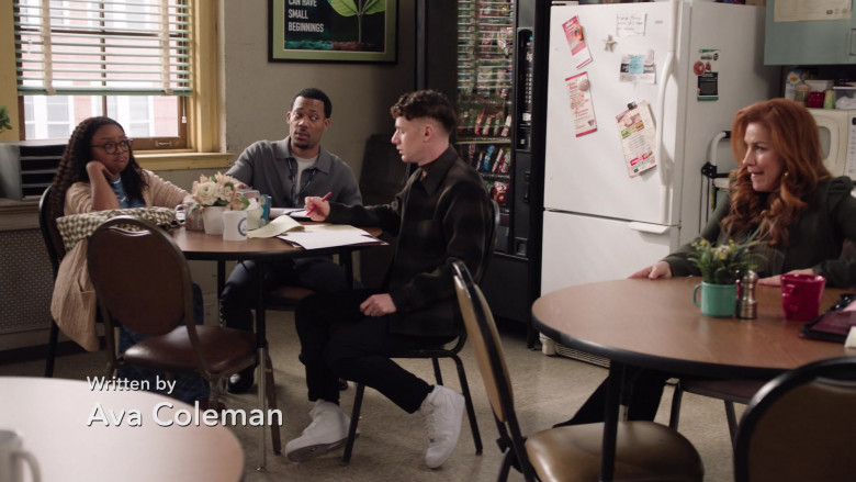 Nike Shoes and Lipton Tea in Abbott Elementary S04E05 "Dad Fight" (2024) - 611747