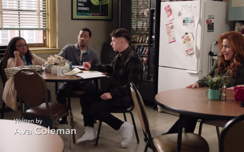 #127 – ProductPlacementBlog.com – Abbott Elementary S04E05 (2024) – Product Placement Tracking (Timecode – 00h 02m 06s)