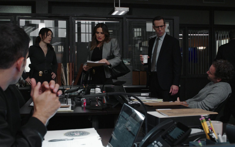 #1326 – ProductPlacementBlog.com – Law and Order SVU S26E06 (2024) – Product Placement Tracking (Timecode – 00h 22m 05s)