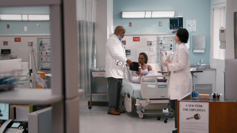 Hill-Rom Hospital Bed in St. Denis Medical S01E02 "A Very Robust Personal Life" (2024) - 618992