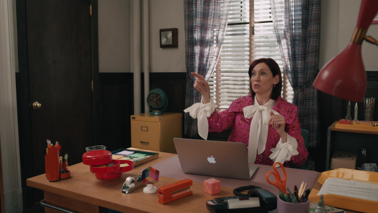 Apple MacBook Laptop in Elsbeth S02E04 "Diamonds Are for Elsbeth" (2024) - 612849