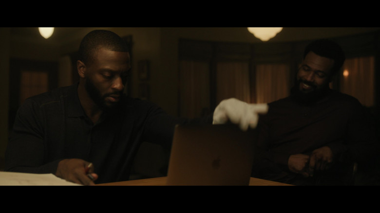 Apple MacBook Laptop in Cross S01E04 "Masks" (2024) - 619936