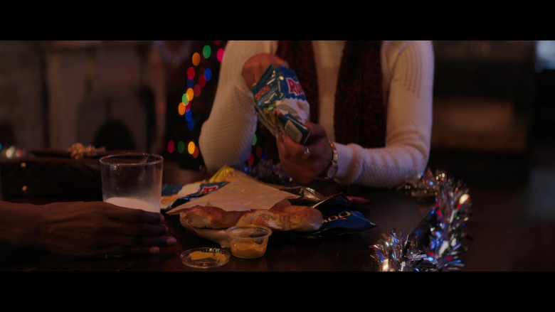 Frito-Lay Snacks - Doritos and Ruffles Chips in Meet Me Next Christmas (2024) - 611539