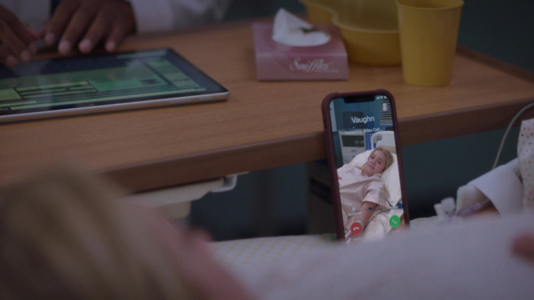 Microsoft Surface (Scene 7) Tablet in Grey's Anatomy S21E06 "Night Moves" (2024) - 613276