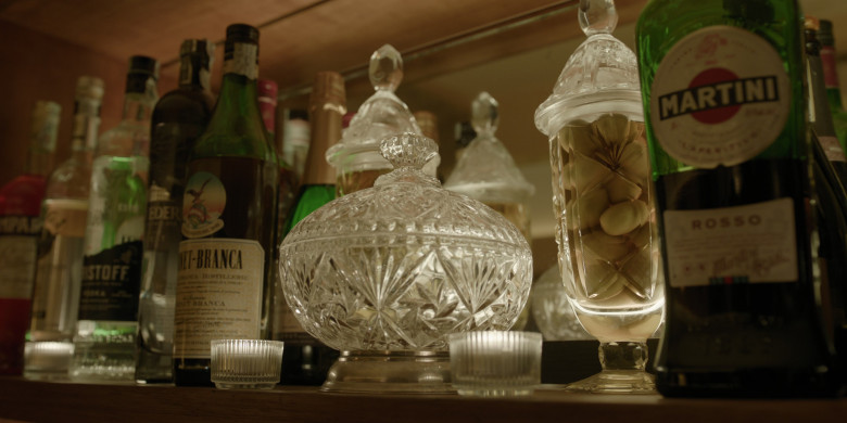 Campari, Eristoff Vodka, Fernet-Branca, Martini in Disclaimer S01E06 "VI" (2024) - 607273