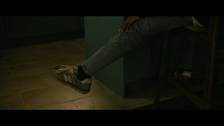 New Balance Shoes in Cross S01E07 "Happy Birthday" (2024) - 620210