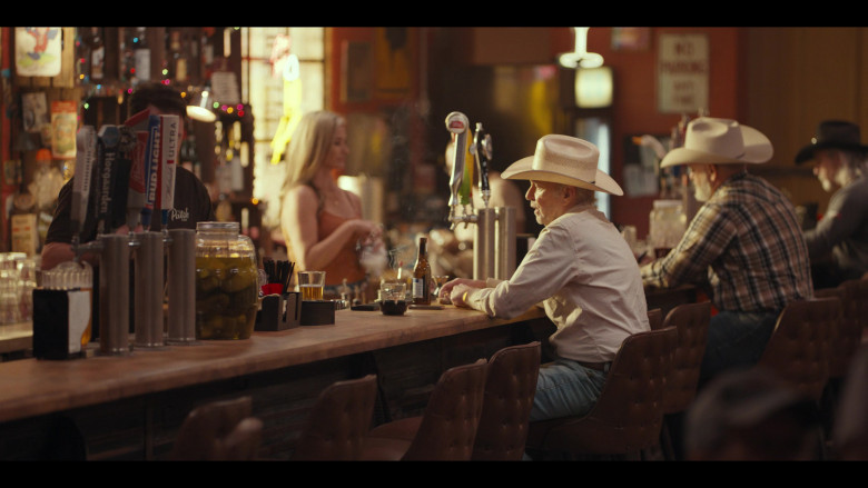 Hoegaarden, Budweiser, Bud Light, Michelob Ultra Beer in Landman S01E02 "Dreamers and Losers" (2024) - 622828