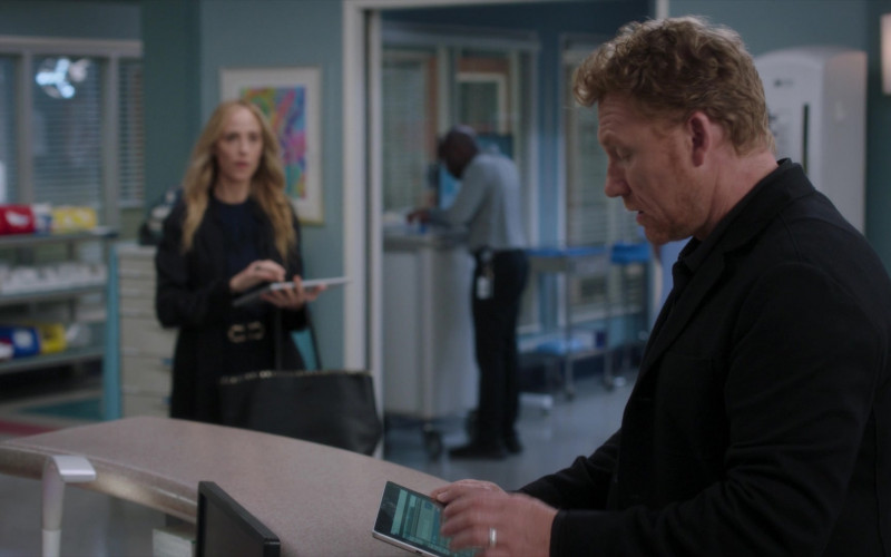 #2035 – ProductPlacementBlog.com – Greys Anatomy S21E07 (2024) – Product Placement Tracking (Timecode – 00h 33m 54s)