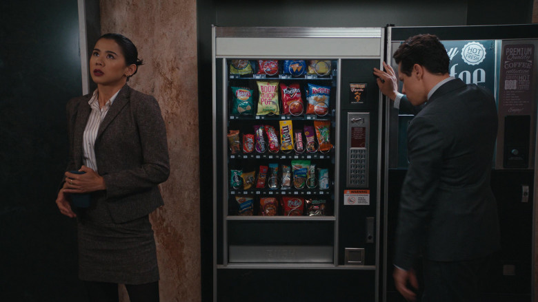 Lay's, Angie's BOOMCHICKAPOP Popcorn, Doritos, Ruffles, KitKat, Skittles, M&M's, Eclipse, Milky Way in Matlock S01E06 "Sixteen Steps" (2024) - 621601