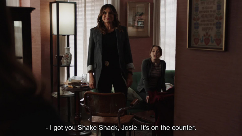 Shake Shack Restaurant (Verbal) in Law & Order - Special Victims Unit S26E05 "Economics of Shame" (2024) - 607007