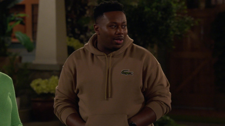 Lacoste Hoodie in The Neighborhood S07E04 "Welcome to the Great Beyond" (2024) - 616979