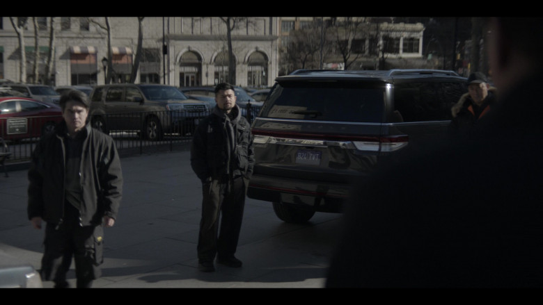 Lincoln Navigator Car in The Penguin S01E08 "Great or Little Thing" (2024) - 616063