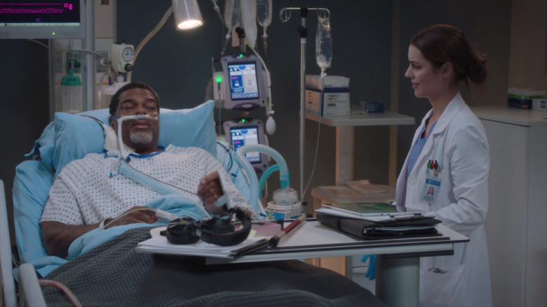 Microsoft Surface (Scene 3) Tablet in Grey's Anatomy S21E06 "Night Moves" (2024) - 613196