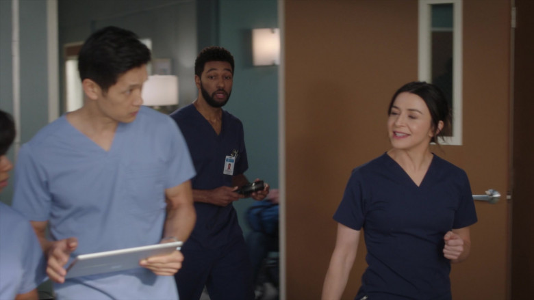 Microsoft (Scene 3) Surface Tablet in Grey's Anatomy S21E08 "Drop It Like It's Hot" (2024) - 629847