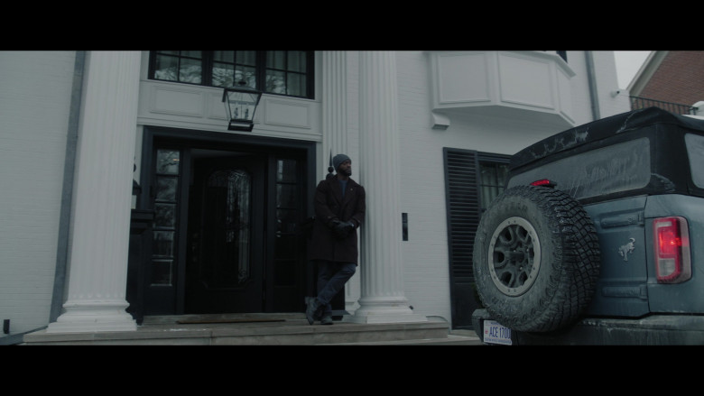 Ford Bronco Car in Cross S01E03 "The Good Book" (2024) - 619922