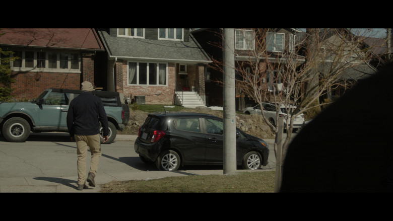 Ford Bronco Car in Cross S01E01 "Hero Complex" (2024) - 619693