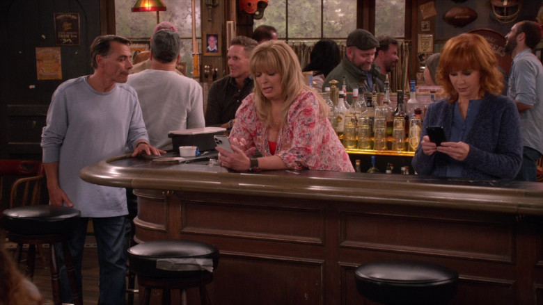 Malibu and Captain Morgan (Scene 2) in Happy's Place S01E05 "Ladies' Night" (2024) - 622213