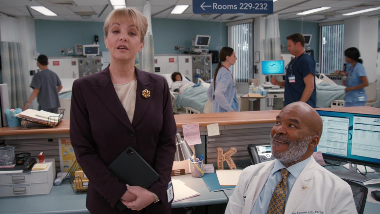 Cisco Phone and Dell Monitor in St. Denis Medical S01E01 "Welcome to St. Denis" (2024) - 618545