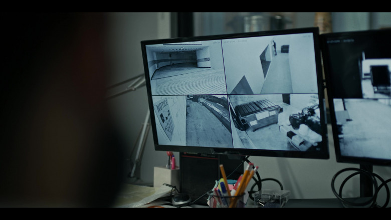 Insignia Monitors in The Office Movers S01E01 "Familia" (2024) - 607204