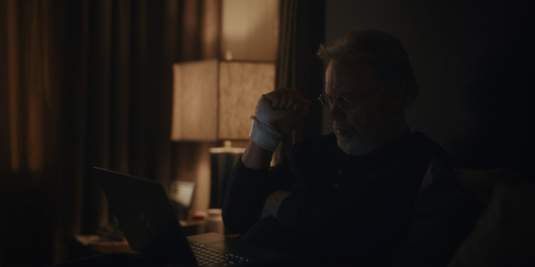 Apple MacBook Laptops in Before S01E03 "The Liar" (2024) - 606669