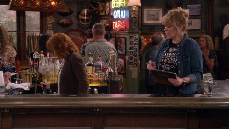 Yee-Haw IPA, Strongbow Cider, Olmeca Altos, Oban, Redneck Riviera Whisky, Jack Daniel's in Happy's Place S01E03 "Don't Sweat It" (2024) - 607914