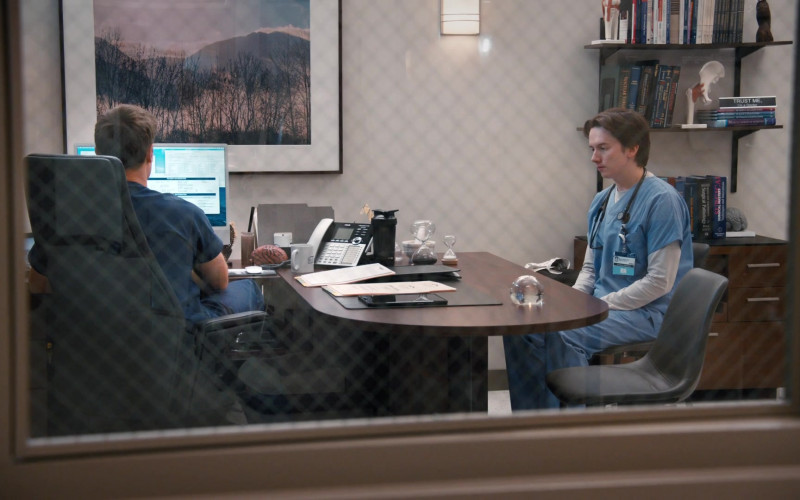 #508 – ProductPlacementBlog.com – St. Denis Medical S01E02 (2024) – Product Placement Tracking (Timecode – 00h 08m 27s)