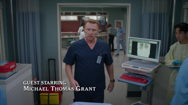 Microsoft (Scene 3) Surface Tablet + Windows OS in Grey's Anatomy S21E07 "If You Leave" (2024) - 621328